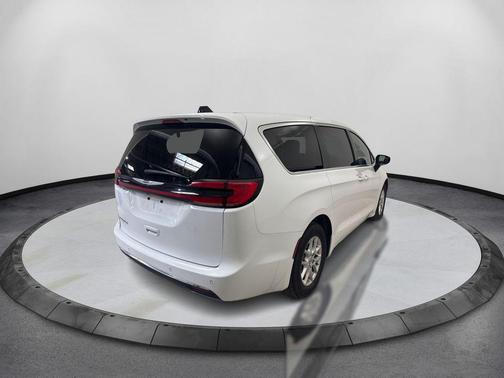Bright White Clearcoat 2025 Chrysler Pacifica Select