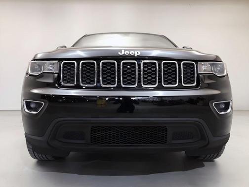 Photo 3 of 32 of 2018 Jeep Grand Cherokee Laredo