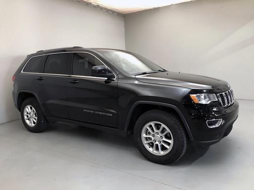Photo 4 of 32 of 2018 Jeep Grand Cherokee Laredo