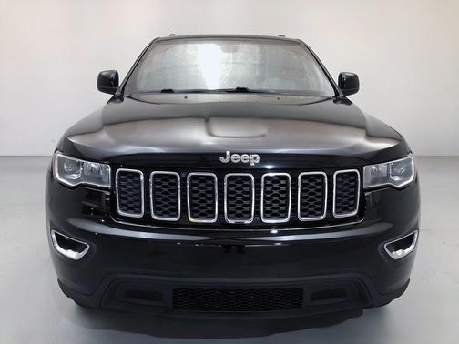 Photo 2 of 32 of 2018 Jeep Grand Cherokee Laredo