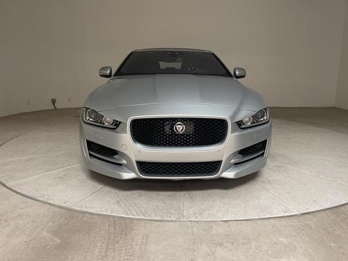 2017 Jaguar XE 35t R-Sport