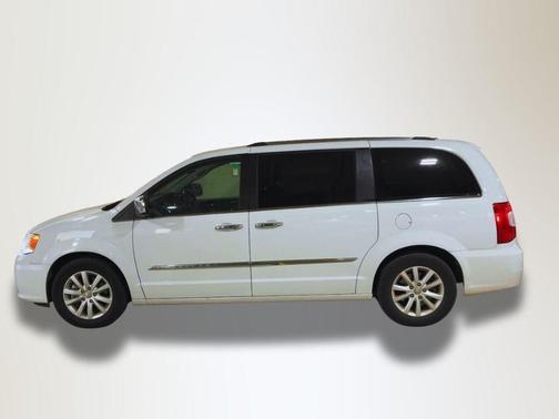 2016 Chrysler Town & Country Limited Platinum