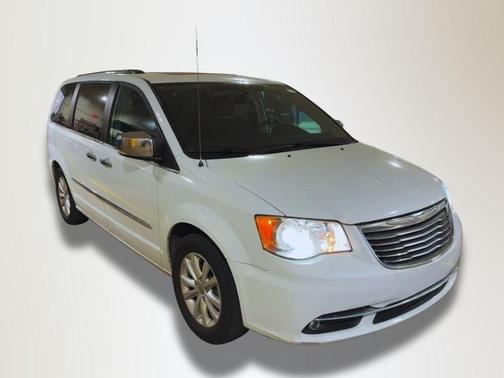 2016 Chrysler Town & Country Limited Platinum
