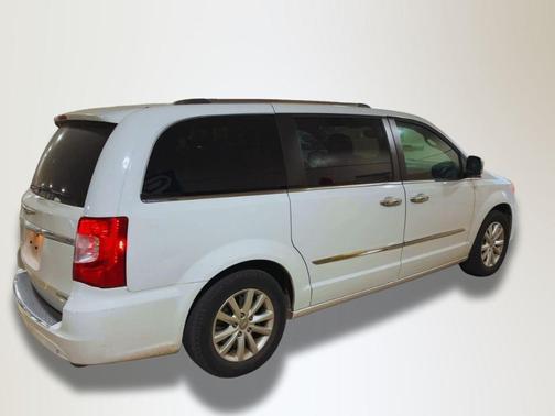 2016 Chrysler Town & Country Limited Platinum