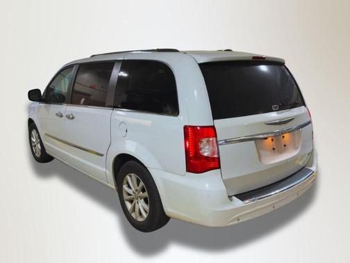 2016 Chrysler Town & Country Limited Platinum