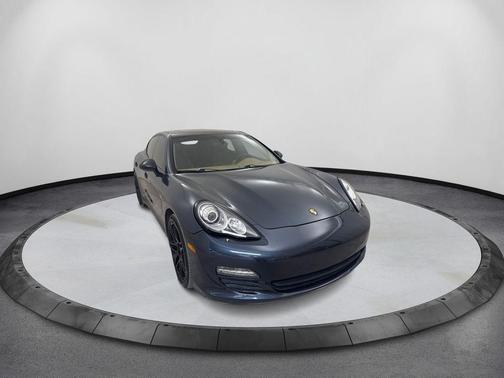 GT Silver Metallic 2012 Porsche Panamera 4