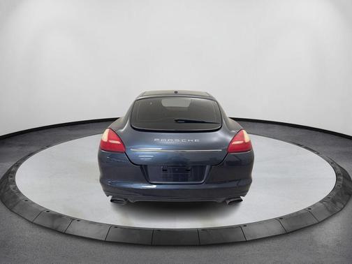 GT Silver Metallic 2012 Porsche Panamera 4