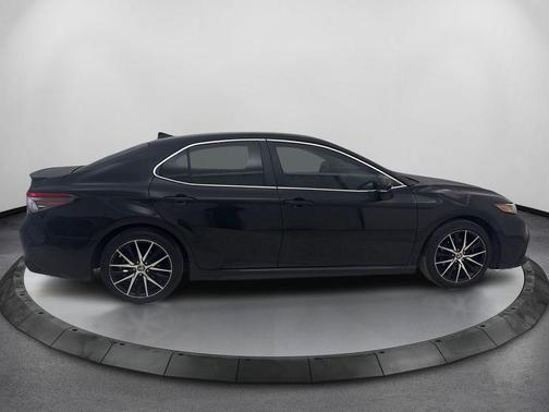 Midnight Black Metallic 2022 Toyota Camry SE