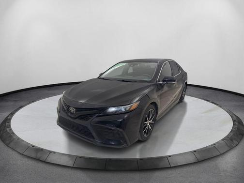 Midnight Black Metallic 2022 Toyota Camry SE