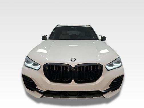Mineral White Metallic 2022 BMW X5 PHEV xDrive45e