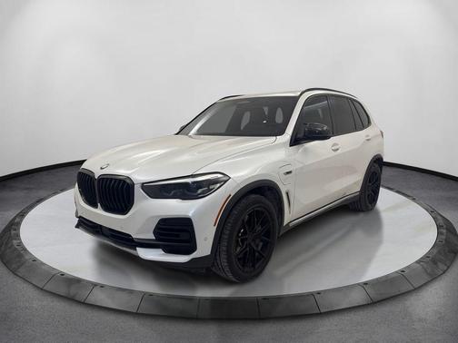 Mineral White Metallic 2022 BMW X5 PHEV xDrive45e