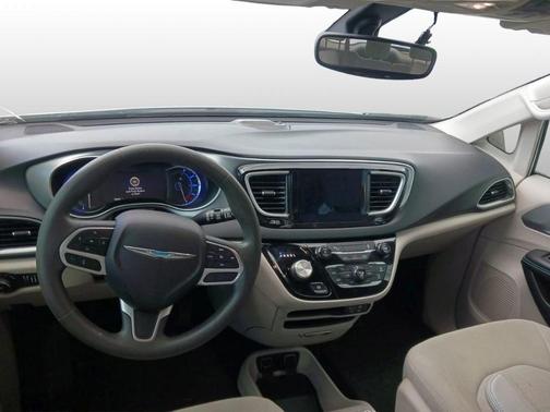 2018 Chrysler Pacifica Hybrid Touring Plus