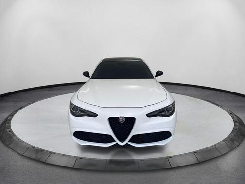 White Tri-Coat 2018 Alfa Romeo Giulia Ti