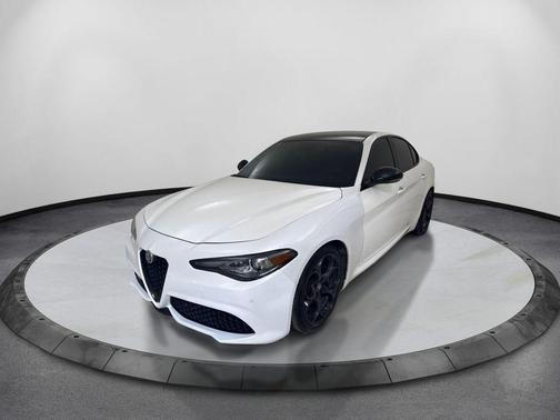 White Tri-Coat 2018 Alfa Romeo Giulia Ti