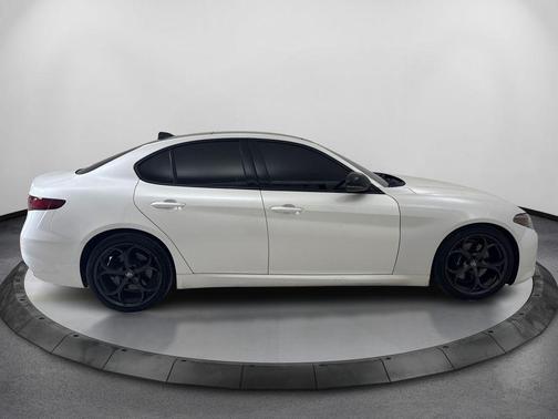 White Tri-Coat 2018 Alfa Romeo Giulia Ti