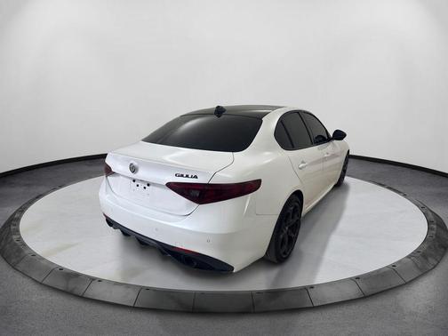 White Tri-Coat 2018 Alfa Romeo Giulia Ti