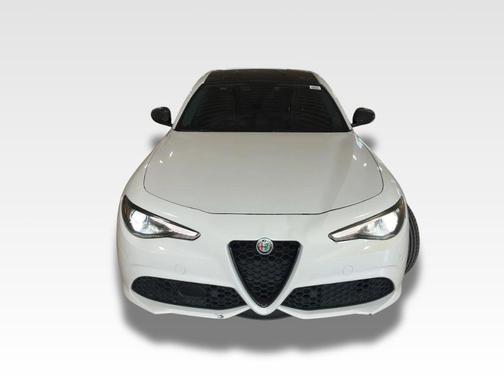 White Tri-Coat 2018 Alfa Romeo Giulia Ti