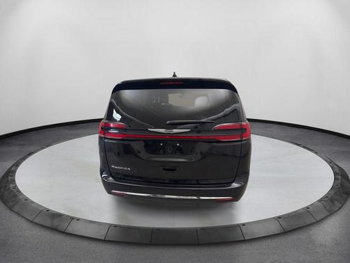 Diamond Black 2025 Chrysler Pacifica Select