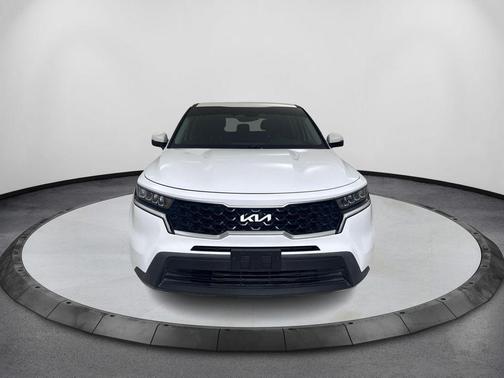 Glacial White Pearl 2022 Kia Sorento LX