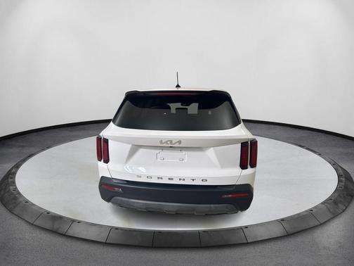 Glacial White Pearl 2022 Kia Sorento LX