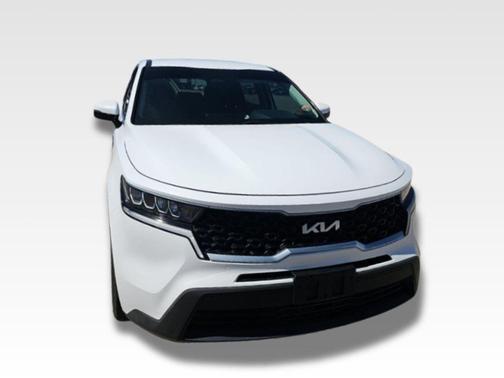 Glacial White Pearl 2022 Kia Sorento LX