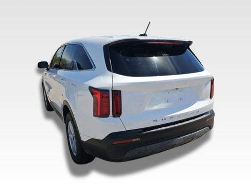 Glacial White Pearl 2022 Kia Sorento LX