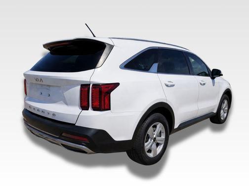 Glacial White Pearl 2022 Kia Sorento LX