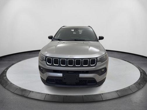 Billet Silver Metallic Clearcoat 2023 Jeep Compass Latitude