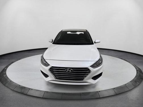 Frost White Pearl 2022 Hyundai Accent SE