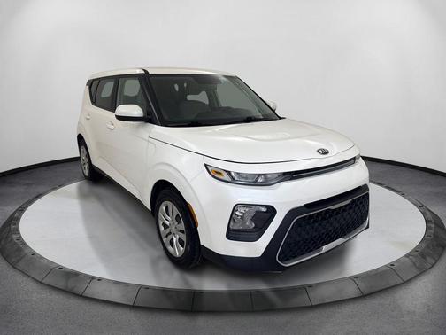 Snow White Pearl 2021 Kia Soul LX