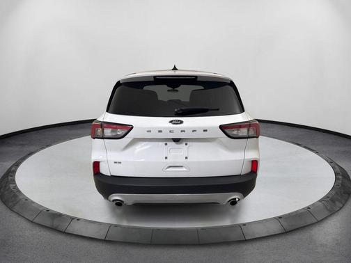 Oxford White 2022 Ford Escape SE