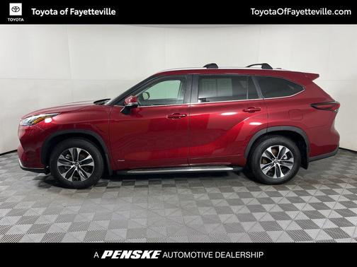 2025 Toyota Highlander Hybrid XLE