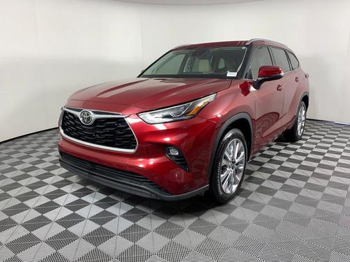 Photo 1 of 37 of 2021 Toyota Highlander Limited