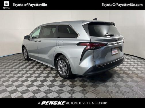 2021 Toyota Sienna LE