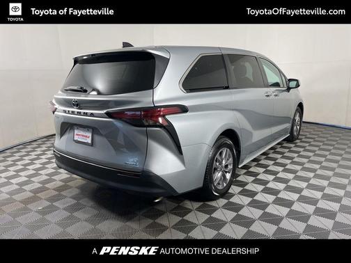 2021 Toyota Sienna LE