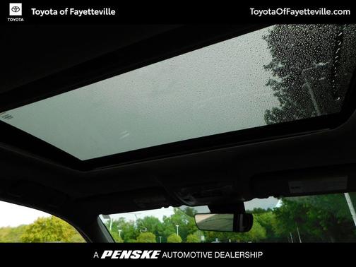 Midnight Black Metallic 2019 Toyota Highlander XLE