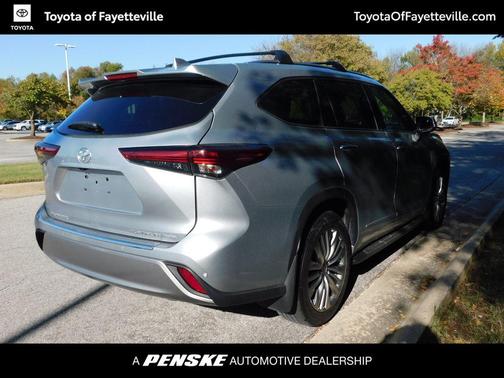 2023 Toyota Highlander Platinum