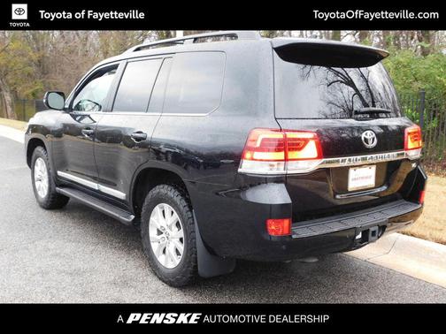 2017 Toyota Land Cruiser Base