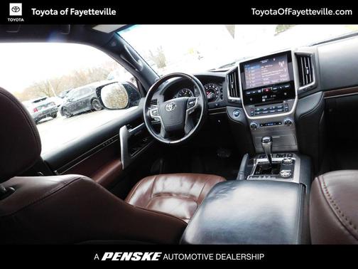 2017 Toyota Land Cruiser Base