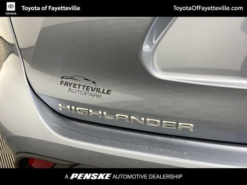 Moon Dust 2023 Toyota Highlander XLE
