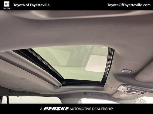 Moon Dust 2023 Toyota Highlander XLE