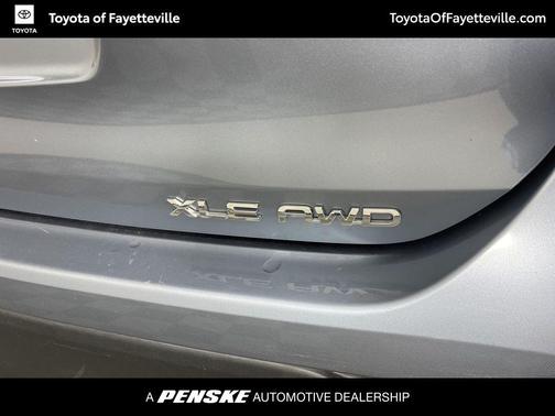 Moon Dust 2023 Toyota Highlander XLE