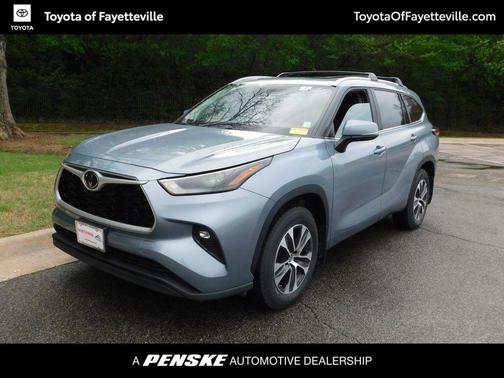 Moon Dust 2023 Toyota Highlander XLE