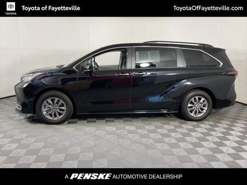 2023 Toyota Sienna XLE 8 Passenger