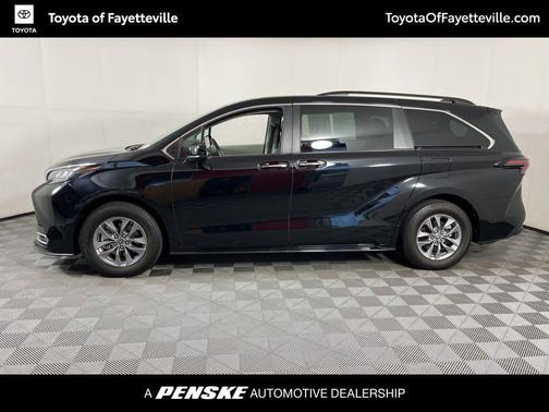 2023 Toyota Sienna XLE 8 Passenger