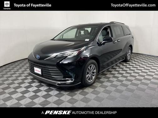 2023 Toyota Sienna XLE 8 Passenger