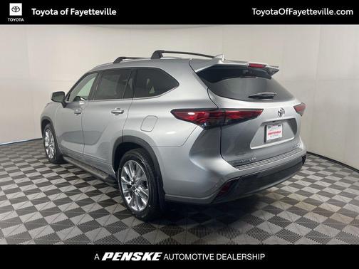 Celestial Silver Metallic 2022 Toyota Highlander Limited