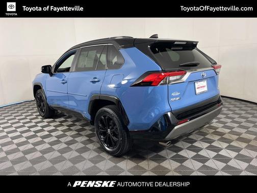 2022 Toyota RAV4 Hybrid SE