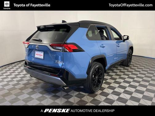 2022 Toyota RAV4 Hybrid SE