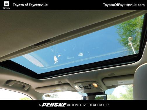 Wind Chill Pearl 2024 Toyota Highlander XLE